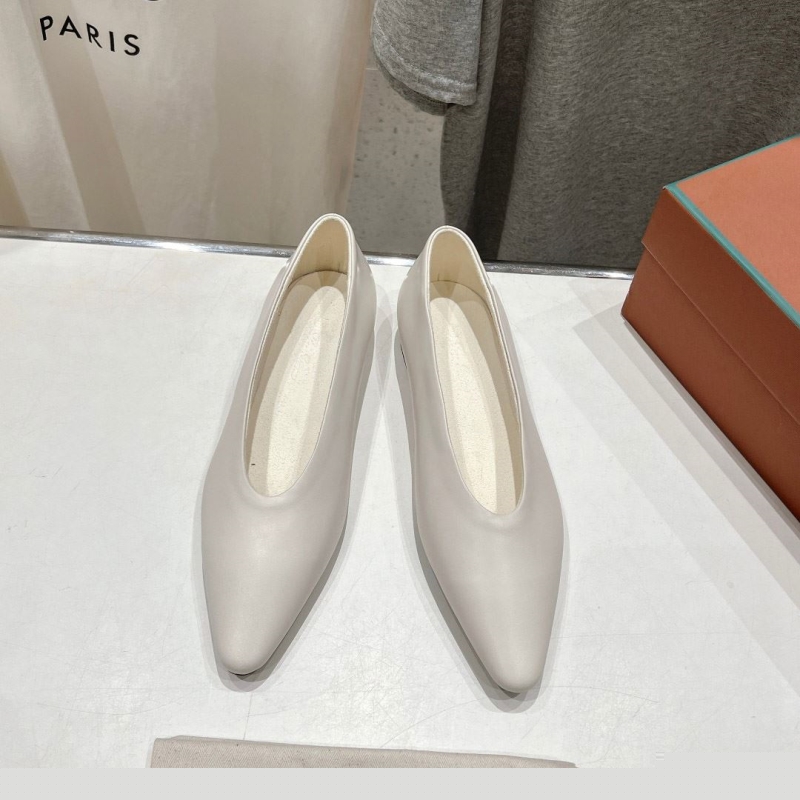 Other flat shoes